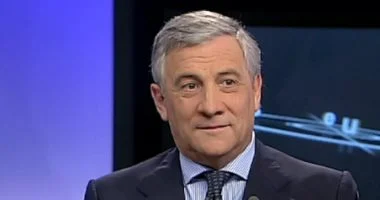 إيطاليا تُجهز أكبر شحنة مساعدات غذائية لدعم غزة