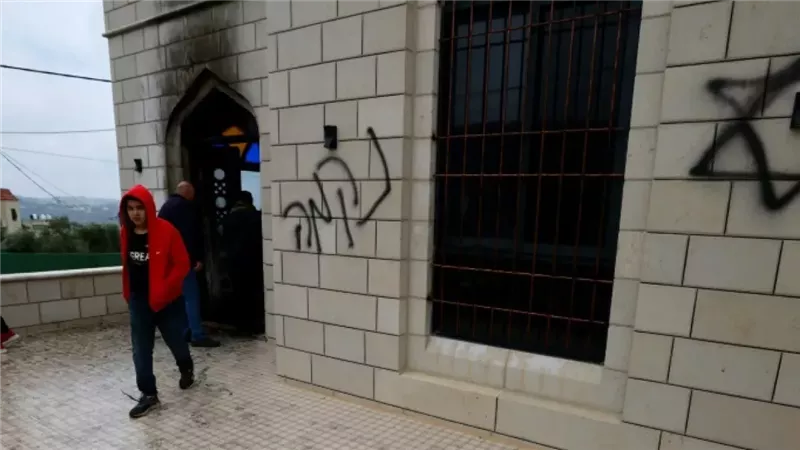 وزارة الأوقاف والشؤون الدينية الفلسطينية تستنكر حرق مسجد بمنطقة سلفيت