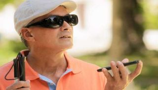 تطبيق جديد يحوّل الهاتف إلى مساعد شخصي للمكفوفين وضعاف البصر