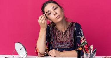 موضة مكياج 2025 تنتعش من جديد