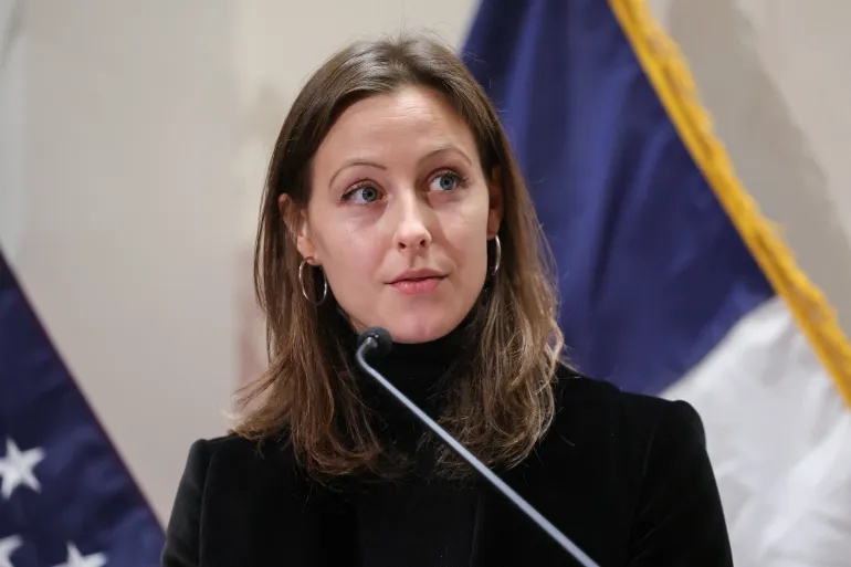 إيل بيسغارد‑تشيرش: المستشارة المقربة وزهرة السياسة الشابة في إدارة ممداني