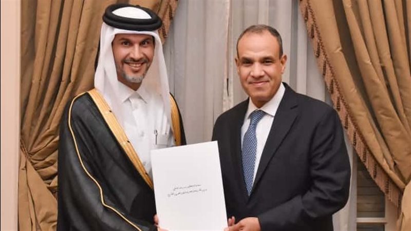 جاسم بن عبدالرحمن يسلم أوراق اعتماده سفيرًا فوق العادة مفوضًا لدولة قطر لدى مصر
