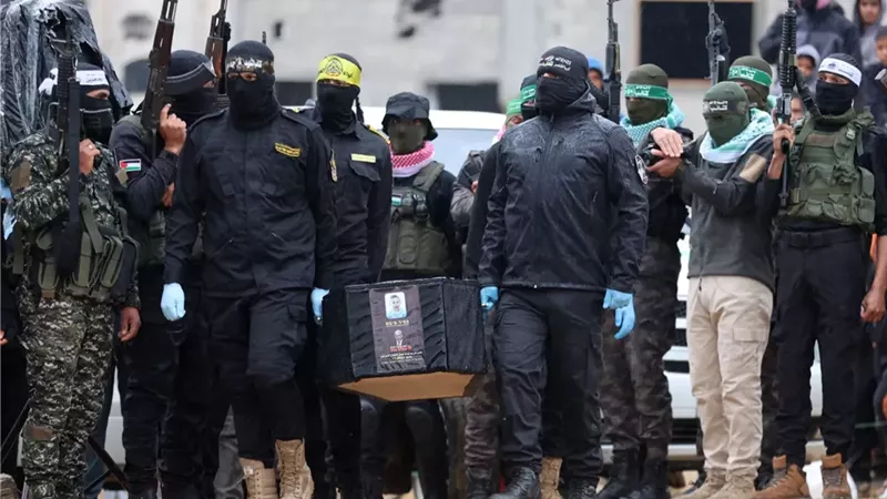 جيش الاحتلال ينشر مراسلات بين السنوار وقادة حماس حول نظام الأسد ويثير جدلاً في الضفة وقطاع غزة