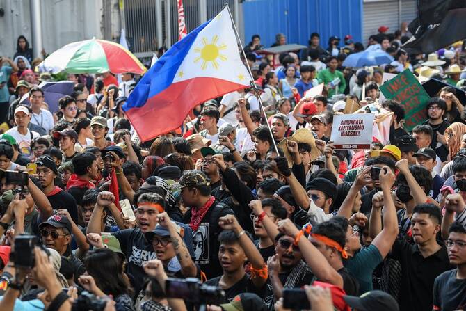 آلاف الفلبينيين يتظاهرون لمطالبة المحاسبة بشأن فضيحة احتيال مشاريع الفيضانات