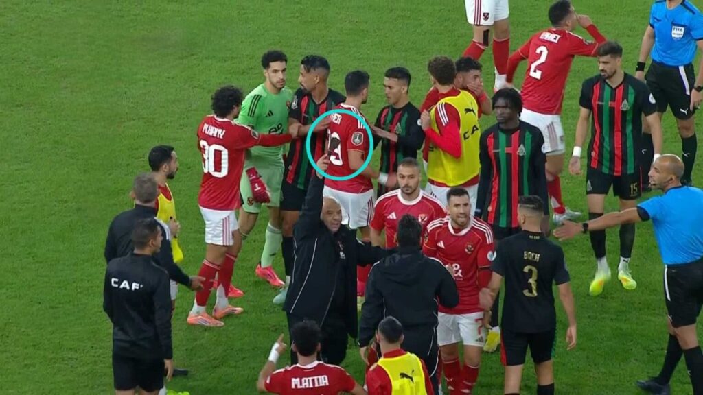 «الأهلي يتحدى كاف بعد فوضى الجماهير ومهزلة التحكيم»