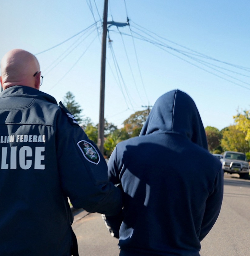 توقيف طبيب متورط في الاتجار بالأطفال حديثي الولادة في لبنان: تفاصيل صادمة