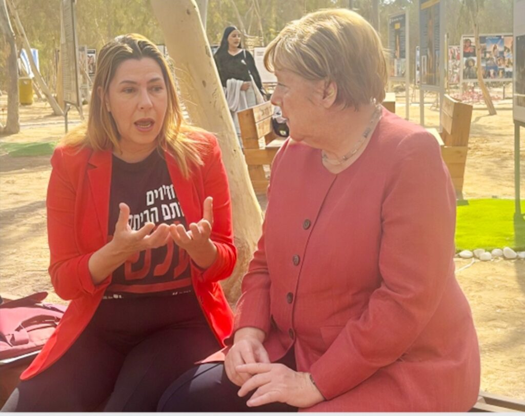 انجيلا ميركل تتفقد مواقع هجمات 7 أكتوبر وتثير جدلاً بتضامنها مع الاحتلال