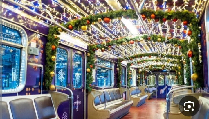 قطار سانتا كلوز ينطلق في روسيا ويجوب 70 مدينة احتفالًا بالأعياد