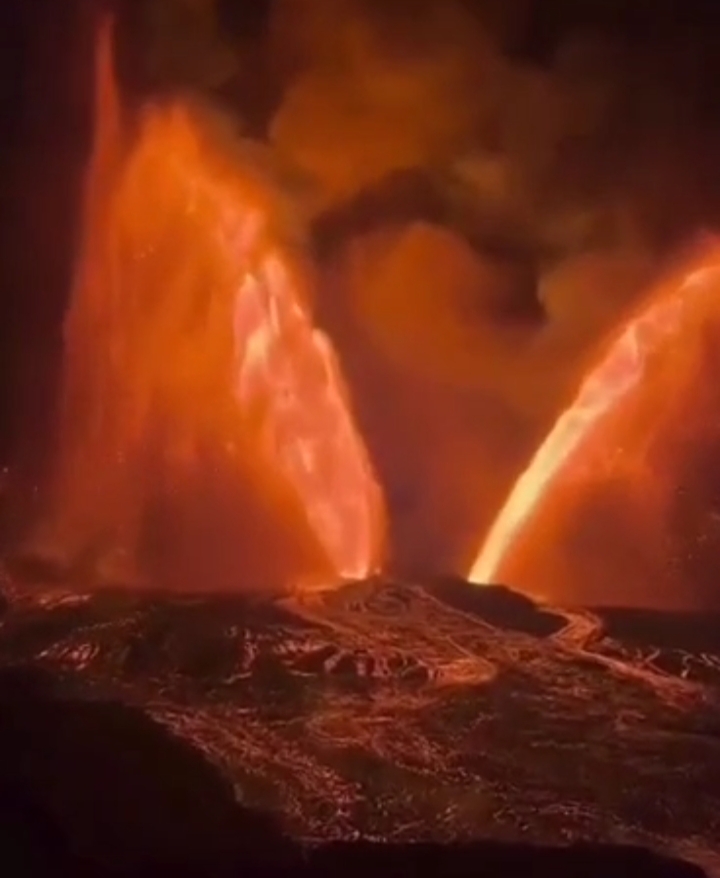 بركان كيلاويا يواصل ثورانه بإطلاق نوافير ضخمة من الحمم البركانية بارتفاع يصل الى 500متر