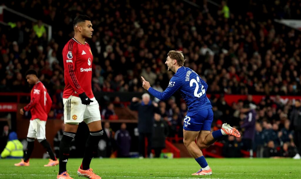 إيفرتون يتجاوز يونايتد رغم طرد جي في لقطة مثيرة