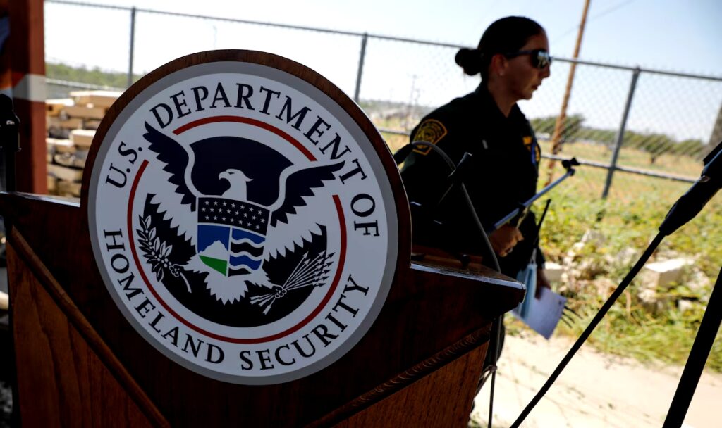 وزارة الأمن الداخلي الأمريكية تشير إلى حظر السفر عن 19 دولة