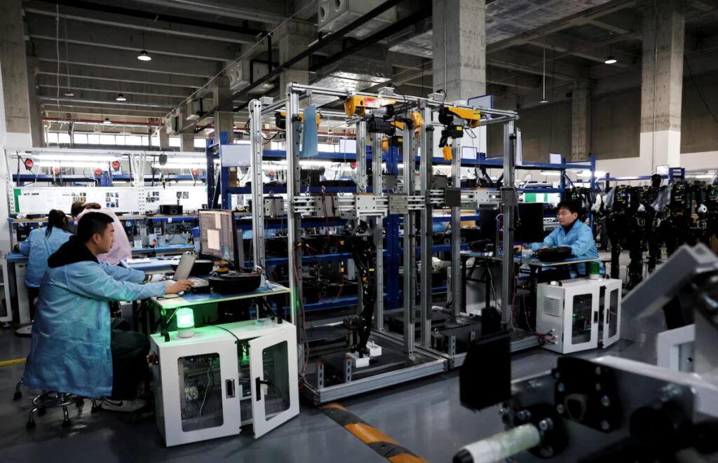 انكماش جديد في مصانع الصين وتباطؤ واضح بقطاع الخدمات