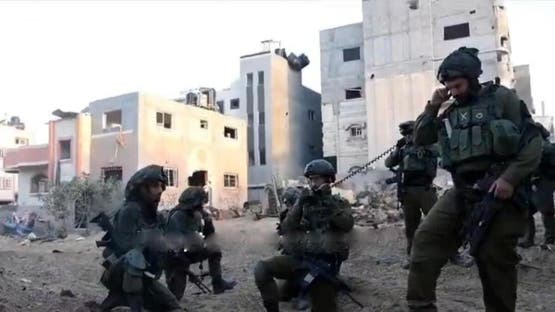 تصعيد إسرائيلي واسع على غزة برًا وجوًا وسقوط قتيلين فلسطينيين