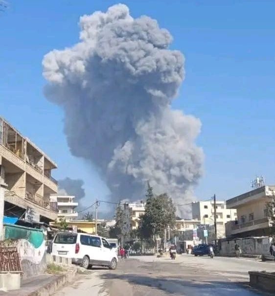 انفجار ضخم يهز كفر تخاريم في ريف إدلب الغربي بسوريا