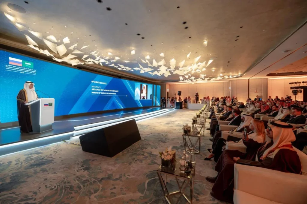 تحول جوهري في سوق النفط: أوبك+ يحدد آلية إنتاج جديدة — تصريح حاسم من عبدالعزيز بن سلمان