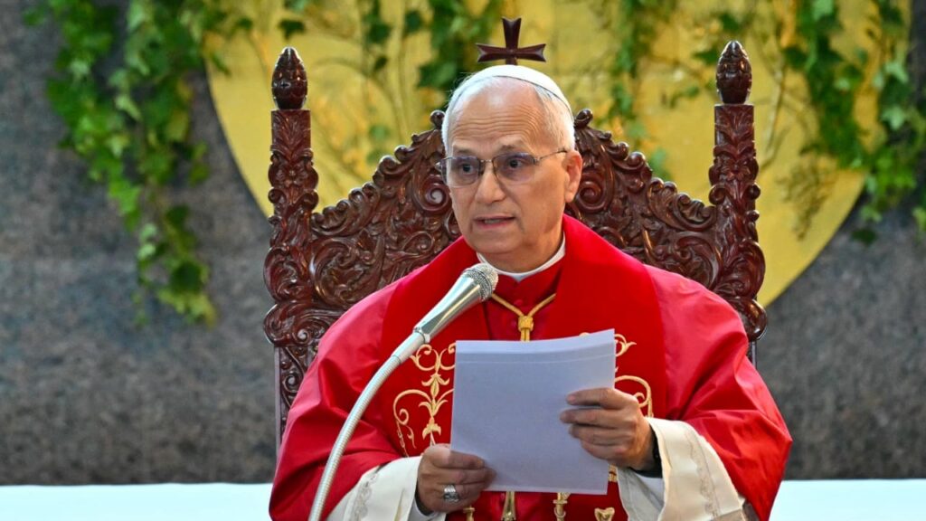 بابا الفاتيكان يوجه دعوة صارمة لـحزب الله لترك السلاح