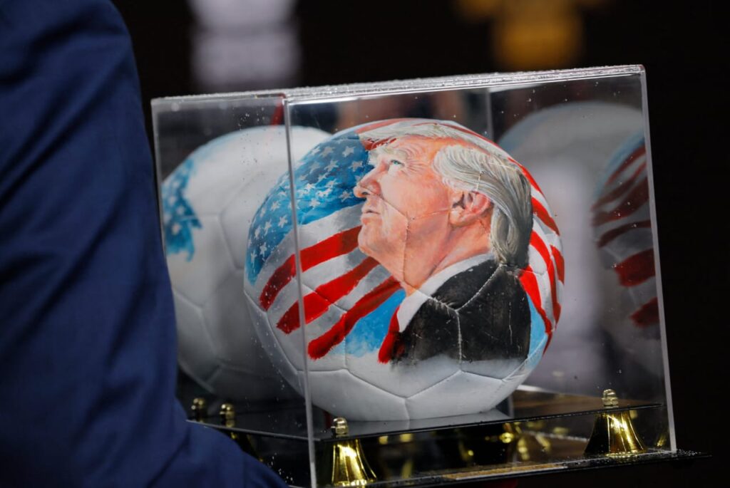 ترامب يخطف الأضواء في قرعة كأس العالم 2026
