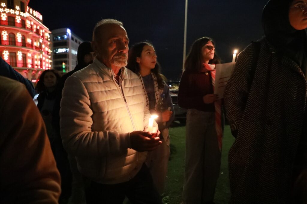 “نداء الحرية” من قلب بيروت… شموع وتراتيل وفاءً للأسرى والمختطفين في السجون الإسرائيلية