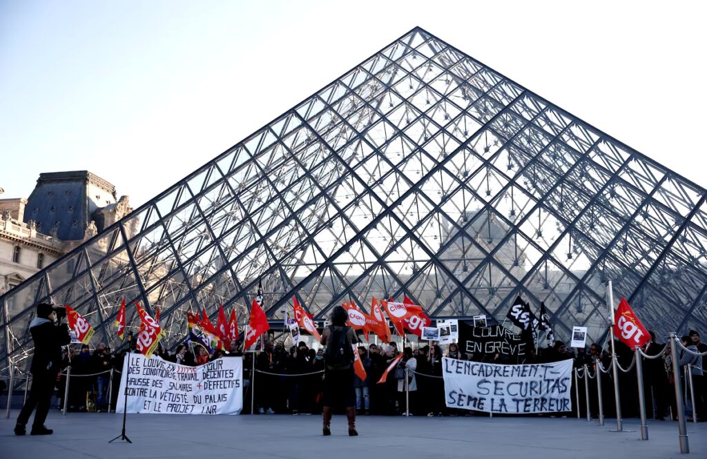 إغلاق متحف اللوفر بسبب إضراب الموظفين
