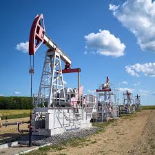 النفط يسجّل مكاسب مع تصاعد التوترات بالشرق الأوسط