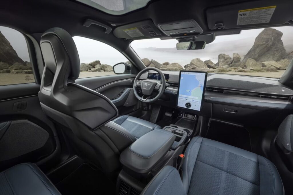 فورد تطوّر HUD ذكية تتكيف مع السائق لحظيًا