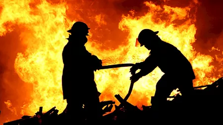 انفجار غازي وحريق يودي بحياة شخص ويصيب 14 آخرين في مبنى سكني بنيويورك