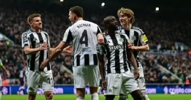 نيوكاسل يكتسح آيندهوفن بثلاثية وينعش آماله في دوري أبطال أوروبا