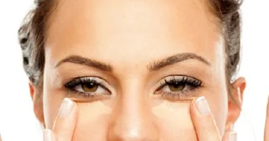 4 خطوات لوضع الكونسيلر بسلاسة وخالي من التجاعيد