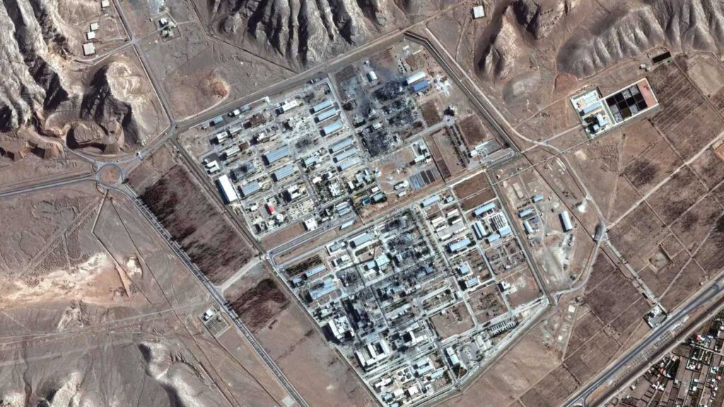 كشفتها صور الأقمار الصناعية.. طهران تستأنف أنشطتها النووية “تحت الأنقاض”