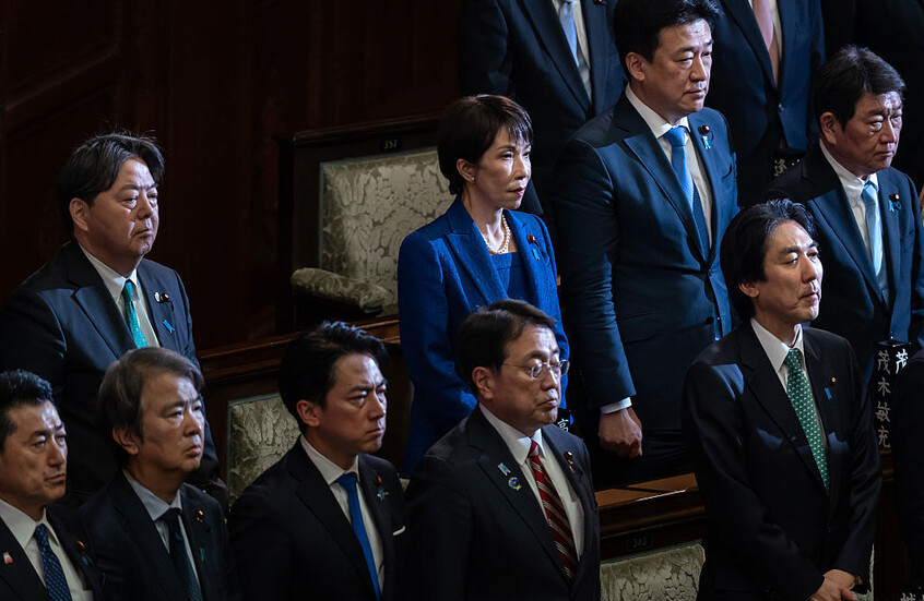 رئيسة وزراء اليابان تحل البرلمان وتدعو لانتخابات مبكرة