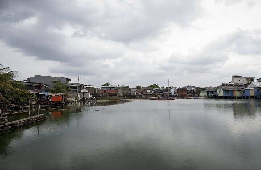 انهيار أرضي في إندونيسيا يودي بحياة 7 أشخاص ويخلّف عشرات المفقودين