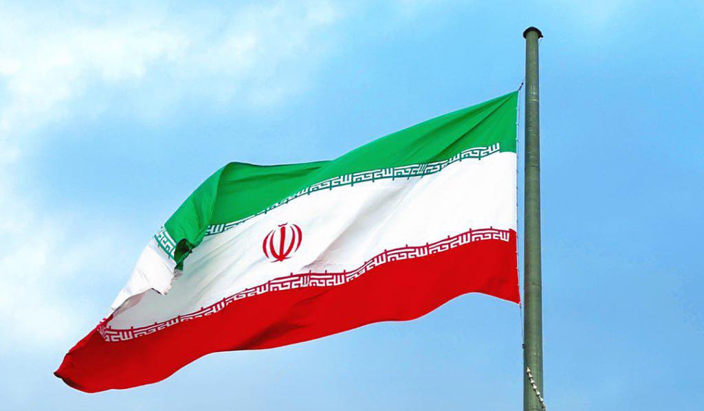 متظاهرون إيرانيون يحرقون تمثال قاسم سليماني وسط استمرار الاحتجاجات