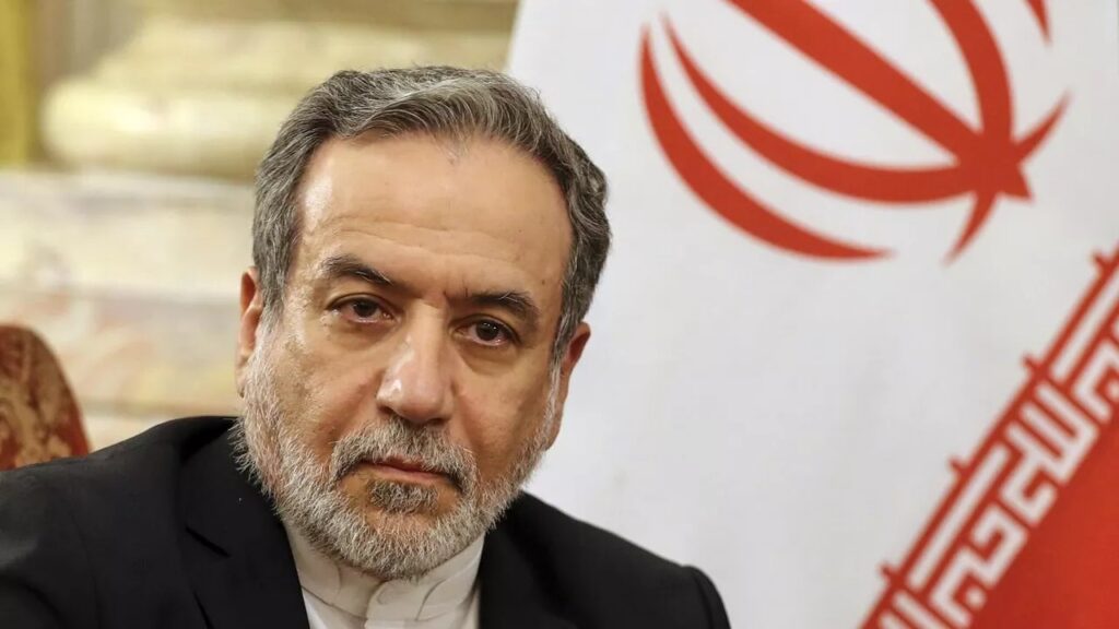وزير الخارجية الإيراني: الاحتجاجات بدأت سلمية ثم تحولت إلى “حرب إرهابية” بتدخل خارجي