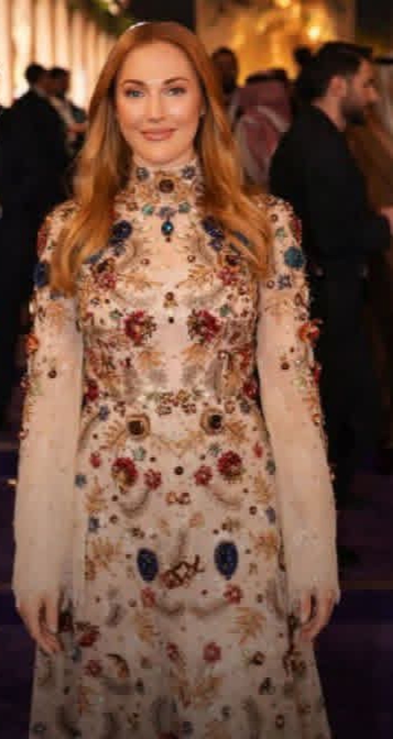 مريم أوزرلي تتصدر إطلالات النجمات التركيات في مهرجان Joy Awards بالرياض