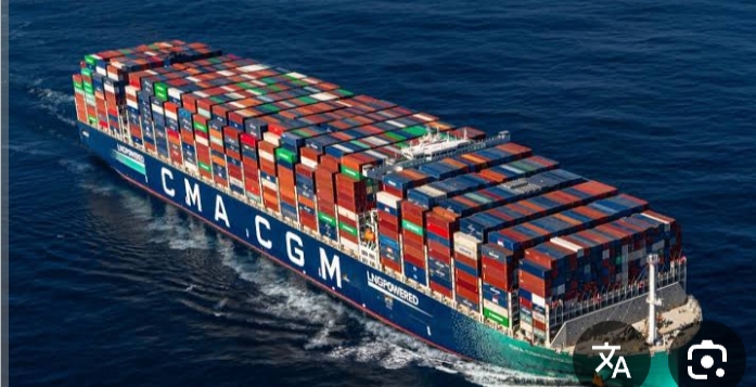 عبور أكبر سفن الحاويات في العالم قناة السويس في أولى رحلاتها