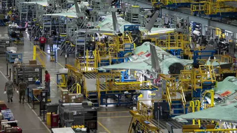 أسهم قطاع الدفاع ترتفع بعد إعلان ترامب زيادة الإنفاق العسكري