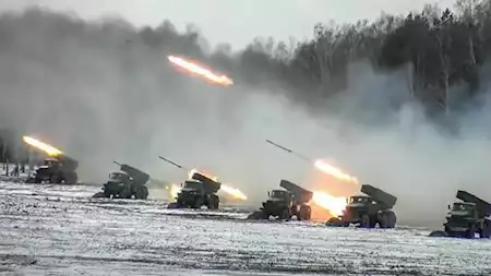 طالبان تعلن تنفيذ هجمات انتقامية على مواقع حدودية باكستانية