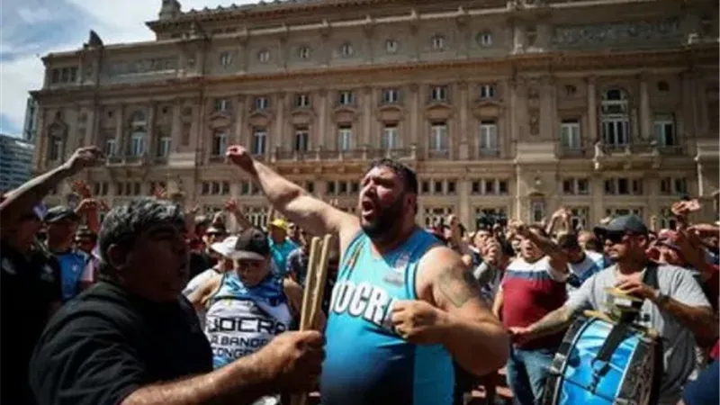 إضراب عام في الأرجنتين يتسبب في إلغاء 255 رحلة جوية وشلل بوسائل المواصلات