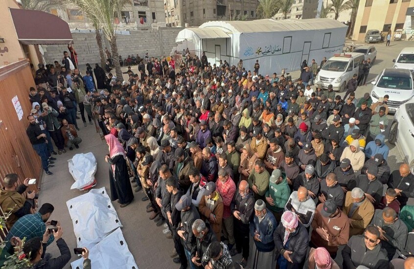 تكثيف الغارات الإسرائيلية على غزة وسط تفاقم الأزمة الإنسانية