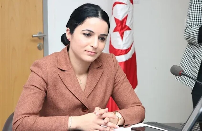 تونس: توقيف الناشطة ألفة الحامدي في مطار قرطاج بموجب أحكام قضائية
