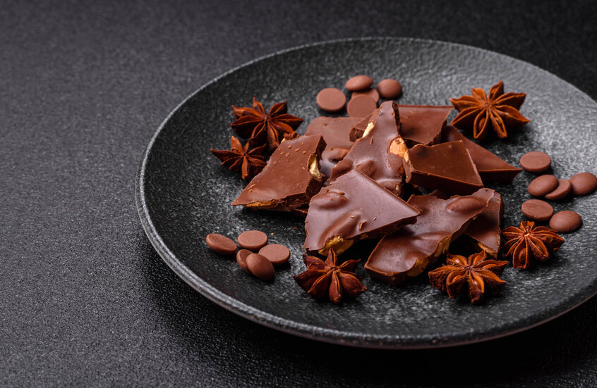الشوكولاتة الداكنة تحسن صحة القلب والكبد