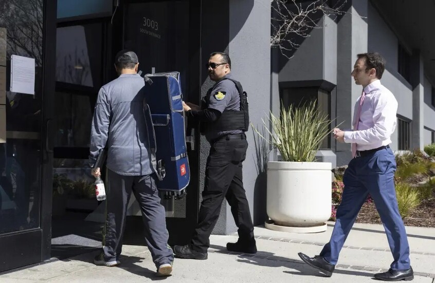 اتهام ثلاثة مهندسين من وادي السيليكون بسرقة أسرار تجارية من غوغل ونقل بيانات إلى إيران