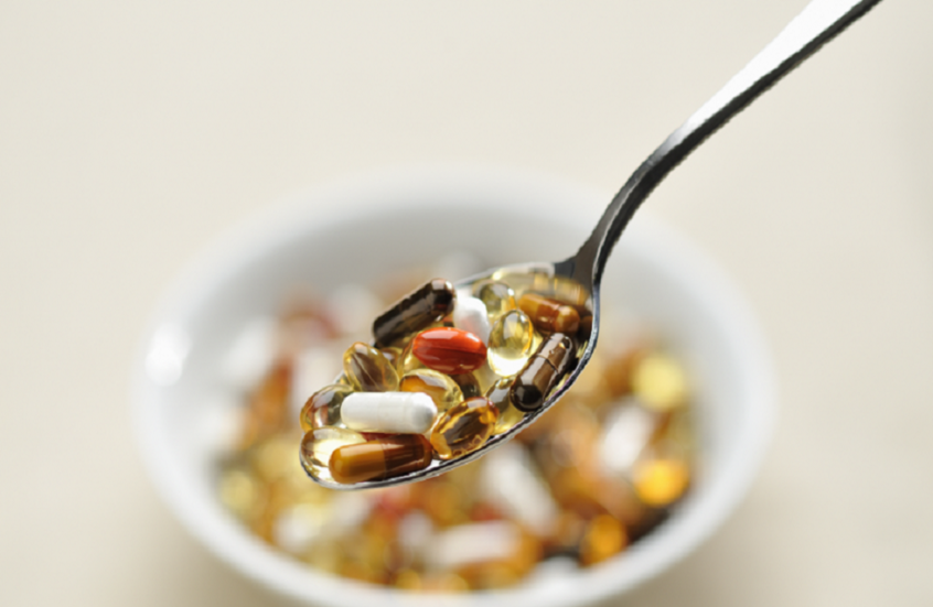 مكملات غذائية شائعة قد تسرّع شيخوخة الدماغ