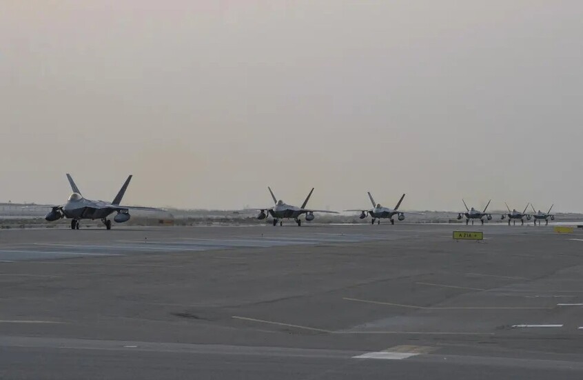 أقل من 100 فرد متبقين في مقر قيادة الأسطول الخامس بالبحرين مع تصاعد التوتر مع إيران