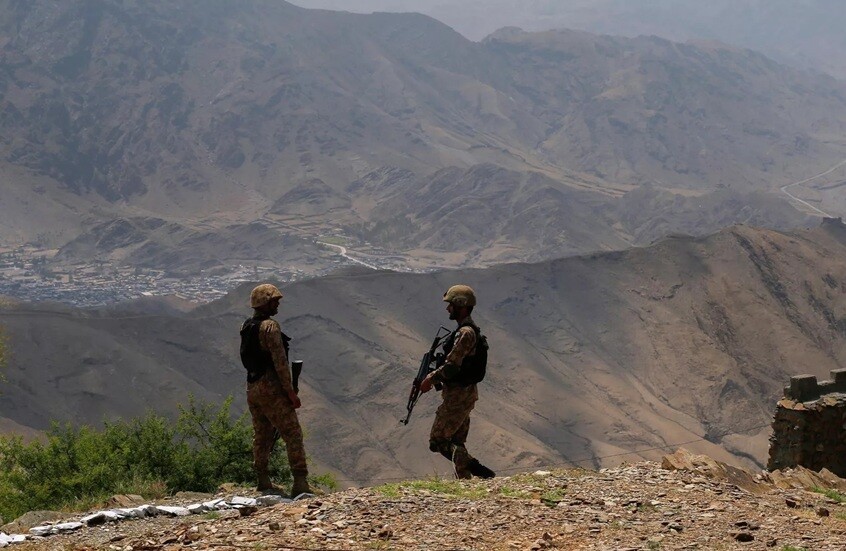 55 قتيلاً والسيطرة على19 موقعاً عسكرياً.. تصعيد حدودي بين أفغانستان وباكستان بعد هجمات متبادلة