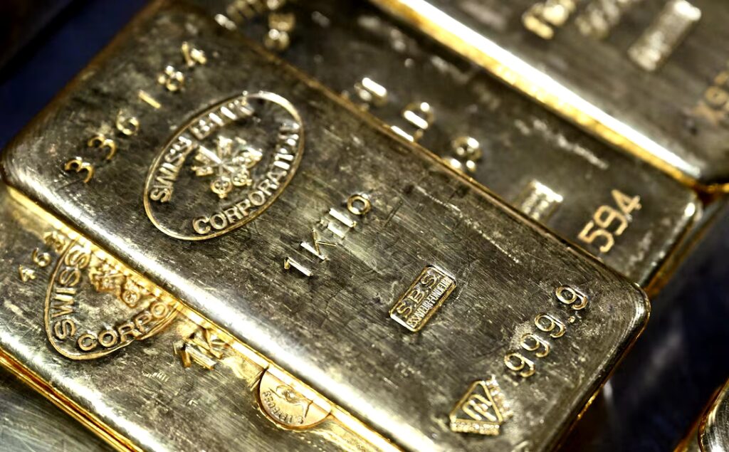 الذهب يتراجع بفعل صعود الدولار وترقب بيانات التضخم الأميركية