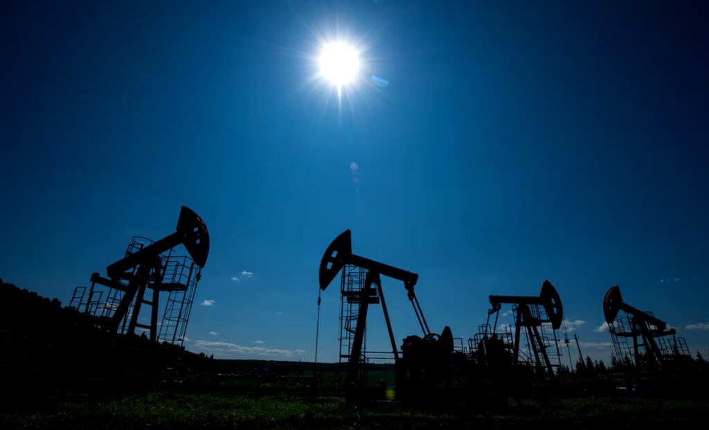 النفط يتراجع مع تمديد محادثات واشنطن وطهران