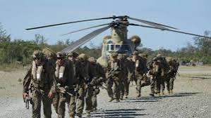 إصابة 5 أميركيين إثر اصطدام طائرة عسكرية بحاجز في الفلبين