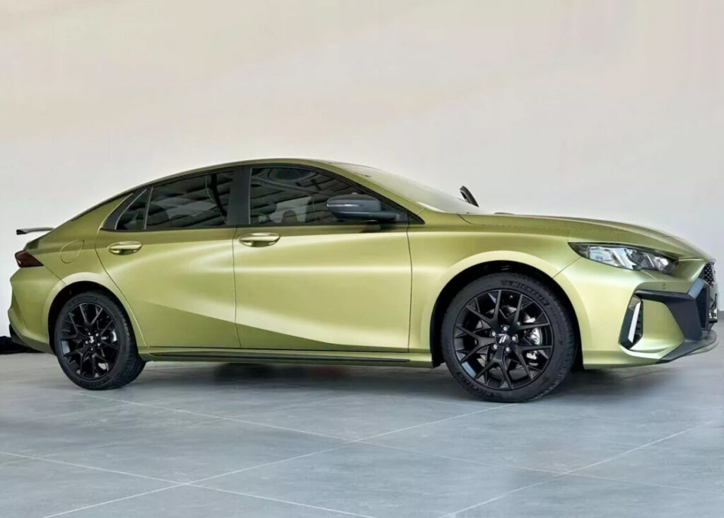 دودج تكشف أتيتيود GT جرين هورنت 2026 في المكسيك