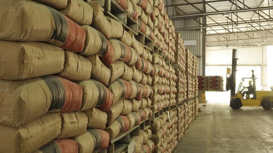 موانئ دبي العالمية: تسرّع نقل الحاويات عبر ممرات داخلية بميناء جبل علي